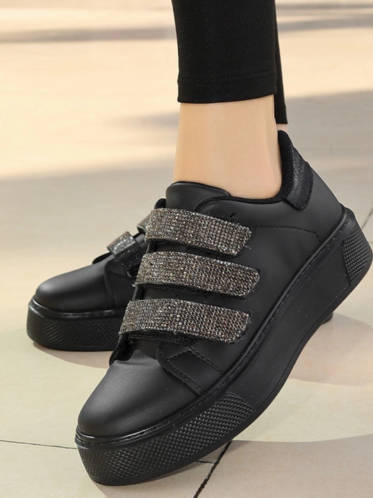 Yebta Siyah Cilt Cırt Cırtlı Spor Ayakkabı Yebta Siyah Cilt Cırt Cırtlı Spor Ayakkabı