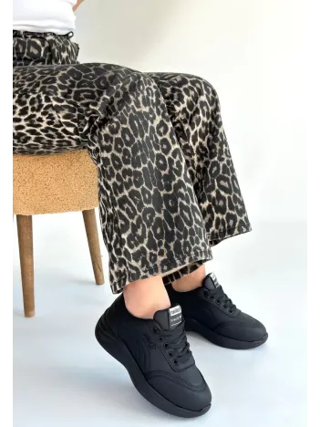 Yejja Siyah Cilt Bağcıklı Spor Ayakkabı Yejja Siyah Cilt Bağcıklı Spor Ayakkabı