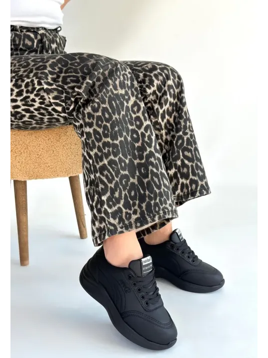 Yejja Siyah Cilt Bağcıklı Spor Ayakkabı Yejja Siyah Cilt Bağcıklı Spor Ayakkabı