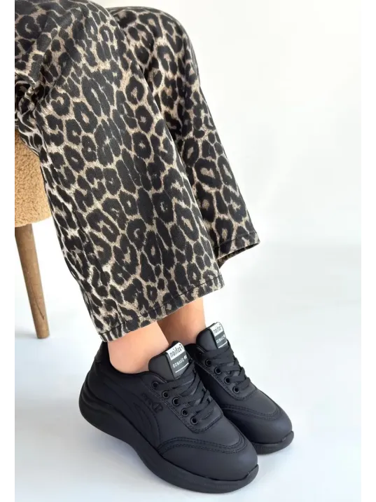 Yejja Siyah Cilt Bağcıklı Spor Ayakkabı Yejja Siyah Cilt Bağcıklı Spor Ayakkabı