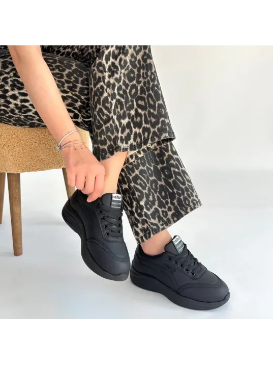 Yejja Siyah Cilt Bağcıklı Spor Ayakkabı Yejja Siyah Cilt Bağcıklı Spor Ayakkabı