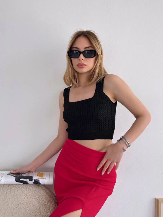 Yırtmaçlı esnek kumaş midi boy etek koyu kırmızı Yırtmaçlı esnek kumaş midi boy etek koyu kırmızı