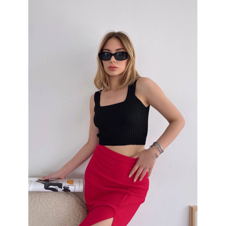 Yırtmaçlı esnek kumaş midi boy etek koyu kırmızı Yırtmaçlı esnek kumaş midi boy etek koyu kırmızı