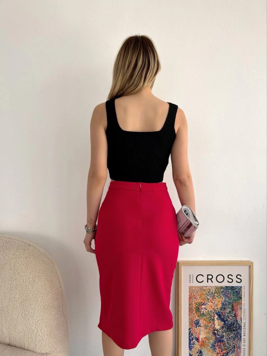 Yırtmaçlı esnek kumaş midi boy etek koyu kırmızı Yırtmaçlı esnek kumaş midi boy etek koyu kırmızı