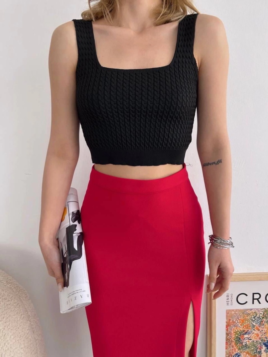 Yırtmaçlı esnek kumaş midi boy etek koyu kırmızı Yırtmaçlı esnek kumaş midi boy etek koyu kırmızı