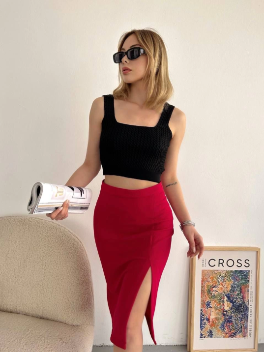 Yırtmaçlı esnek kumaş midi boy etek koyu kırmızı Yırtmaçlı esnek kumaş midi boy etek koyu kırmızı