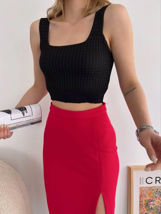 Yırtmaçlı esnek kumaş midi boy etek koyu kırmızı Yırtmaçlı esnek kumaş midi boy etek koyu kırmızı