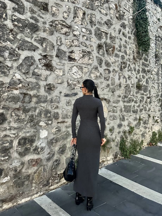 Yırtmaçlı kalın bürümcük uzun elbise siyah