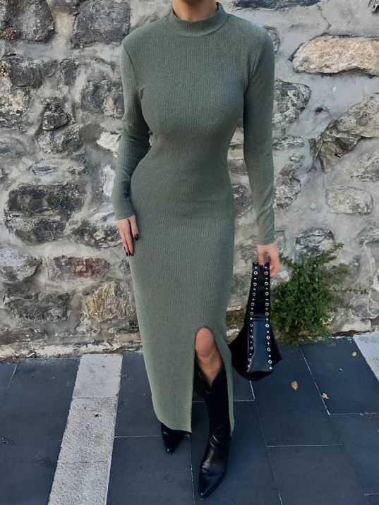 Yırtmaçlı kalın bürümcük uzun elbise Yeşil Yırtmaçlı kalın bürümcük uzun elbise Yeşil