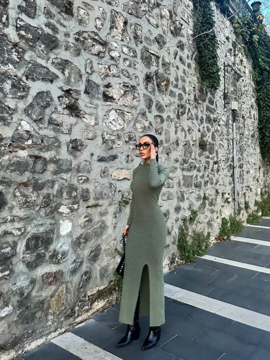 Yırtmaçlı kalın bürümcük uzun elbise Yeşil Yırtmaçlı kalın bürümcük uzun elbise Yeşil