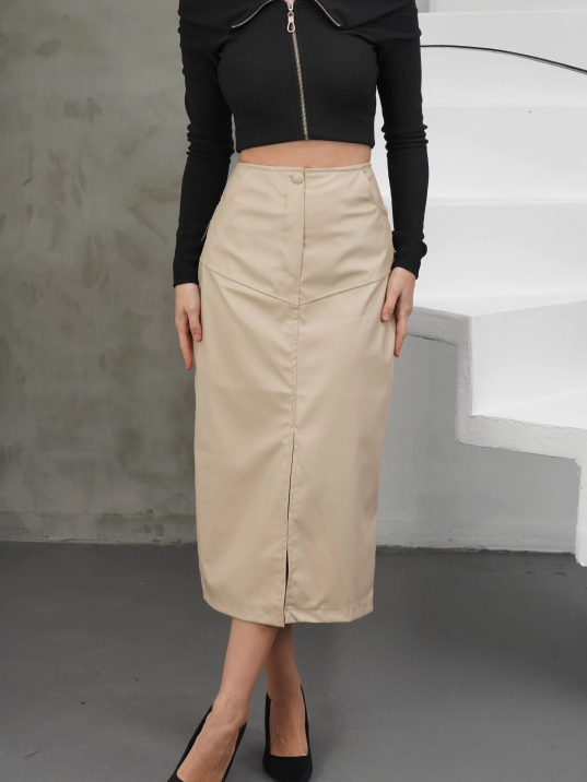 Yırtmaçlı uzun deri etek bej