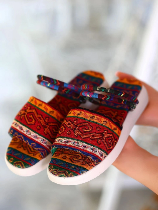 Yoni Kilim Desenli Sandalet Yoni Kilim Desenli Sandalet