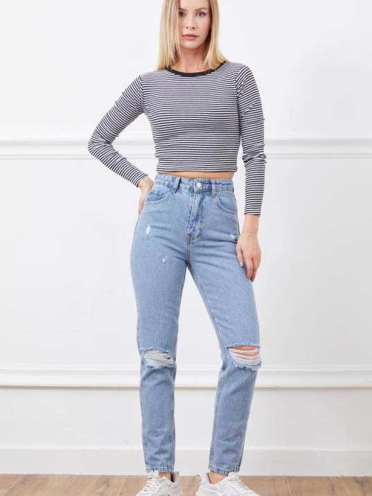 Yüksek bel yırtmaçlı mom jean pantolon Yüksek bel yırtmaçlı mom jean pantolon