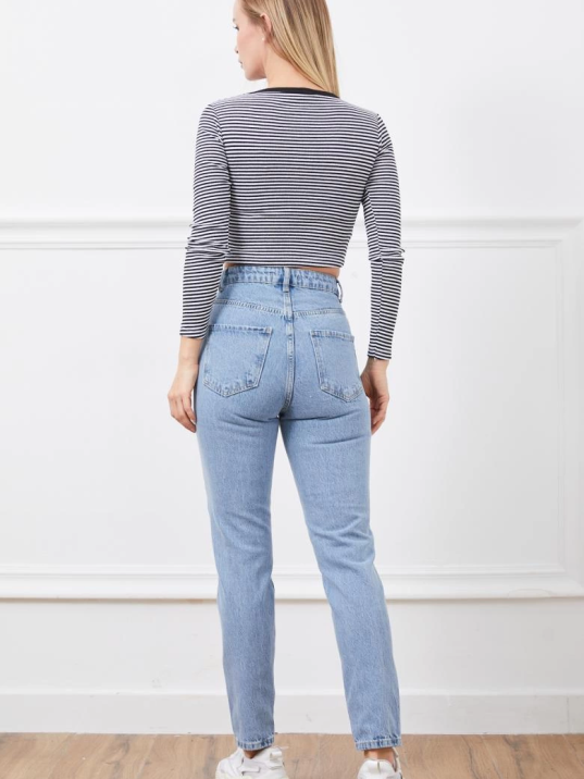 Yüksek bel yırtmaçlı mom jean pantolon Yüksek bel yırtmaçlı mom jean pantolon