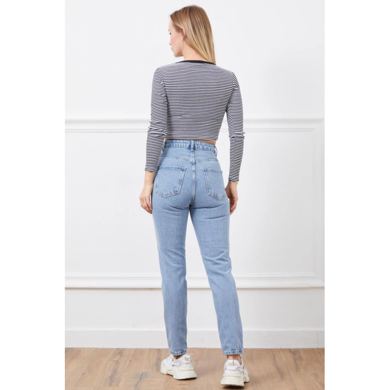 Yüksek bel yırtmaçlı mom jean pantolon Yüksek bel yırtmaçlı mom jean pantolon
