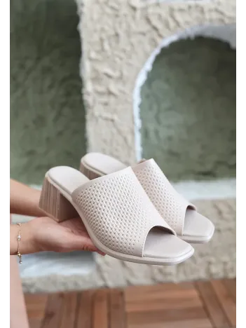 Zanna Bej Cilt Topuklu Terlik