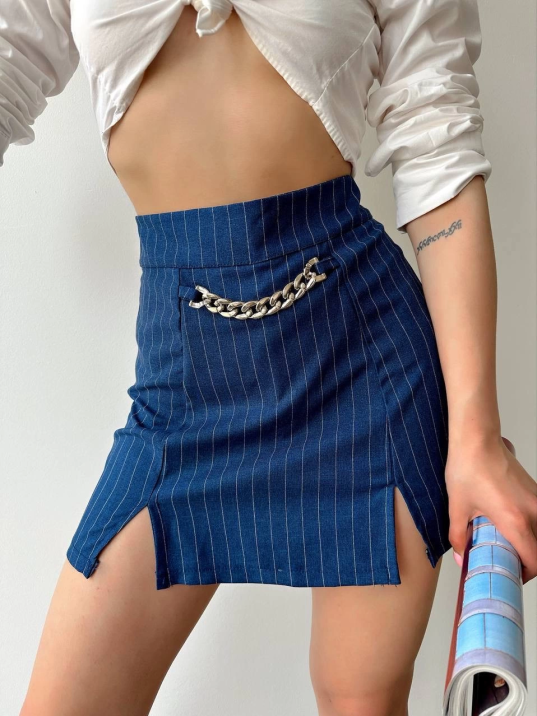Zincir detaylı çizgili şort etek Zincir detaylı çizgili şort etek