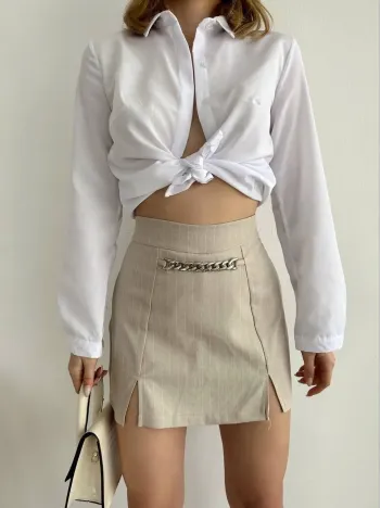 Zincir Detaylı Çizgili Şort Etek