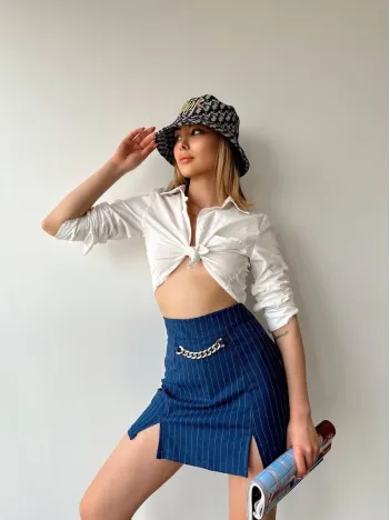 Zincir Detaylı Çizgili Şort Etek