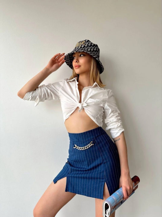 Zincir detaylı çizgili şort etek Zincir detaylı çizgili şort etek