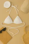 Kadın Beyaz Pedli Üçgen Bikini Üstü Halter Bağlamalı Aksesuarlı Kadın Beyaz Pedli Üçgen Bikini Üstü Halter Bağlamalı Aksesuarlı