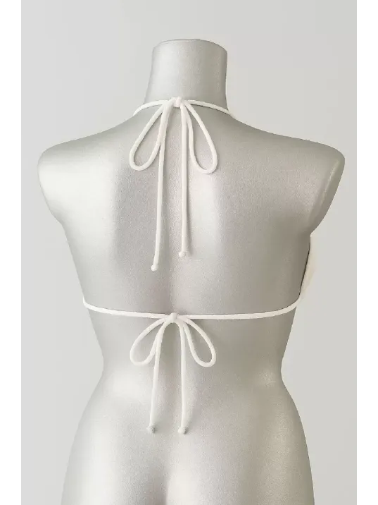 Kadın Beyaz Pedli Üçgen Bikini Üstü Halter Bağlamalı Aksesuarlı Kadın Beyaz Pedli Üçgen Bikini Üstü Halter Bağlamalı Aksesuarlı