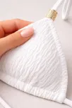 Kadın Beyaz Pedli Üçgen Bikini Üstü Halter Bağlamalı Aksesuarlı Kadın Beyaz Pedli Üçgen Bikini Üstü Halter Bağlamalı Aksesuarlı