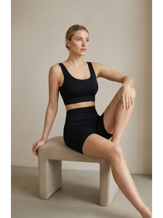 Kadın Siyah Kalın Askılı Yüksek Bel Şortlu Gecelik Takımı – Modern, Konforlu Ve Günlük Kombinlere Uygun