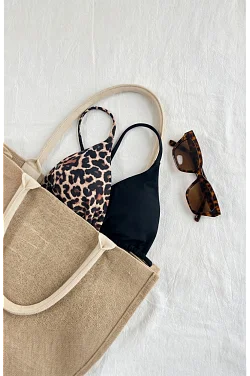 Kadın Leopar Desenli Ve Siyah Minimal Kesim Üçgen Bikini Üstü Kadın Leopar Desenli Ve Siyah Minimal Kesim Üçgen Bikini Üstü