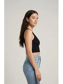 Kadın Siyah Kare Yaka Crop Top Bluz – Şık, Rahat Ve Kolay Kombinlenebilir Kadın Siyah Kare Yaka Crop Top Bluz – Şık, Rahat Ve Kolay Kombinlenebilir