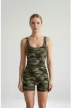 Kadın Kamuflaj Desenli Kalın Askılı Şortlu Tulum Gecelik – Modern Ve Şık Tasarım