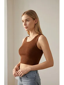 Kadın Kahverengi Kare Yaka Crop Top Bluz – Şık, Rahat Ve Kolay Kombinlenebilir Kadın Kahverengi Kare Yaka Crop Top Bluz – Şık, Rahat Ve Kolay Kombinlenebilir