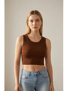 Kadın Kahverengi Kare Yaka Crop Top Bluz – Şık, Rahat Ve Kolay Kombinlenebilir