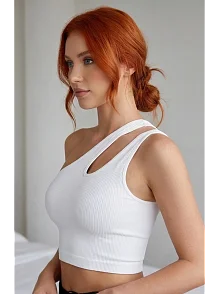 Kadın Beyaz Tek Omuz Cut Out Detaylı Crop Top Bluz – Şık, Rahat Ve Kolay Kombinlenebilir Kadın Beyaz Tek Omuz Cut Out Detaylı Crop Top Bluz – Şık, Rahat Ve Kolay Kombinlenebilir
