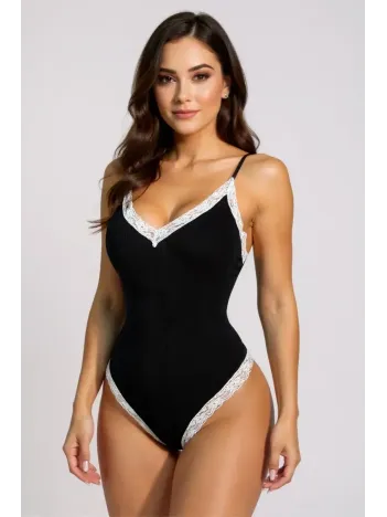 Kadın Beyaz Dantel Işlemeli Siyah Tulum Gecelik – Modern Ve Şık Tasarım