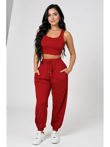 Kadın Kırmızı Kaşkorse Cepli Jogger Eşofman Altı Ve Crop Top Bluz – Şık, Rahat Ve Kolay Kombinlenebilir Kadın Kırmızı Kaşkorse Cepli Jogger Eşofman Altı Ve Crop Top Bluz – Şık, Rahat Ve Kolay Kombinlenebilir
