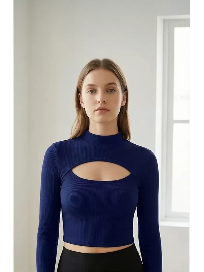Kadın Lacivert Göğüs Dekolteli Uzun Kollu Cut Out Crop Top Bluz – Şık, Rahat Ve Kolay Kombinlenebilir