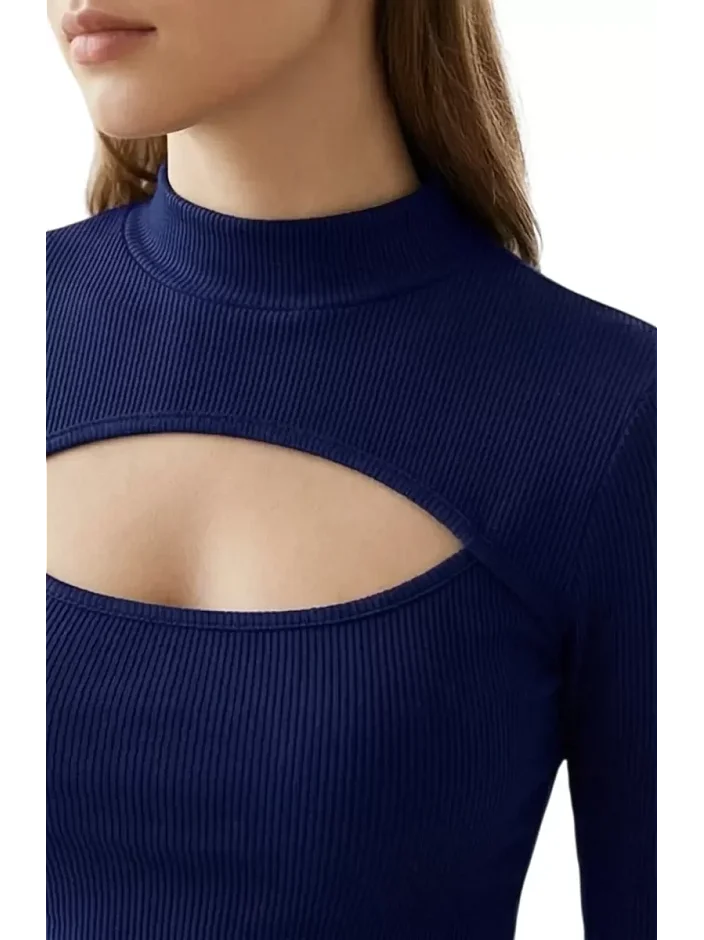 Kadın Lacivert Göğüs Dekolteli Uzun Kollu Cut Out Crop Top Bluz – Şık, Rahat Ve Kolay Kombinlenebilir
