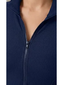 Kadın Lacivert Uzun Kol Fermuarlı Parmak Geçme Detaylı Dik Yaka Crop Top Bluz – Şık, Rahat Ve Kolay Kombinlenebilir Kadın Lacivert Uzun Kol Fermuarlı Parmak Geçme Detaylı Dik Yaka Crop Top Bluz – Şık, Rahat Ve Kolay Kombinlenebilir