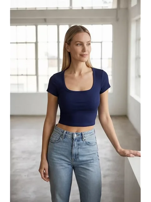 Kadın Lacivert Yarım Kol Düz Yaka Crop Top Bluz – Şık, Rahat Ve Kolay Kombinlenebilir
