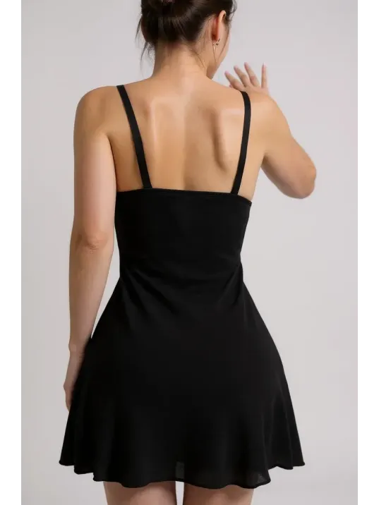 Kadın Siyah Askılı Beli Dantelli Göğsü Fiyonklu Şık Gecelik – Modern Ve Şık Tasarım