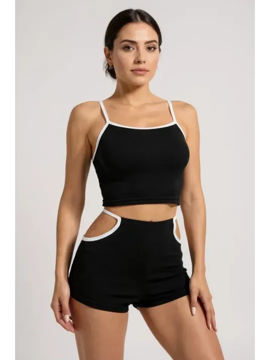 Kadın Siyah Beyaz Şortlu Cut-out Detaylı Gecelik Takımı – Modern, Konforlu Ve Günlük Kombinlere Uygun