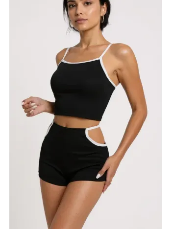 Kadın Siyah Beyaz Şortlu Cut-out Detaylı Gecelik Takımı – Modern, Konforlu Ve Günlük Kombinlere Uygun