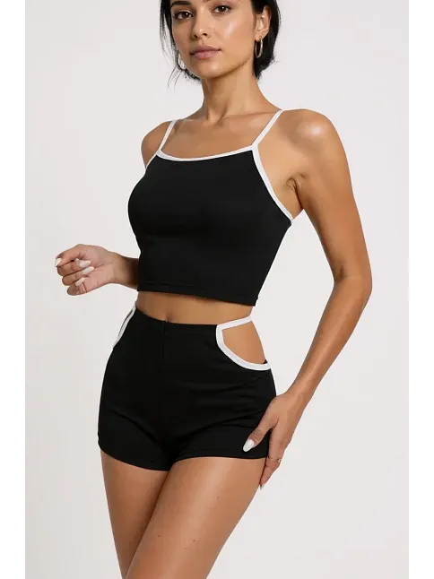 Kadın Siyah Beyaz Şortlu Cut-out Detaylı Gecelik Takımı – Modern, Konforlu Ve Günlük Kombinlere Uygun Kadın Siyah Beyaz Şortlu Cut-out Detaylı Gecelik Takımı – Modern, Konforlu Ve Günlük Kombinlere Uygun
