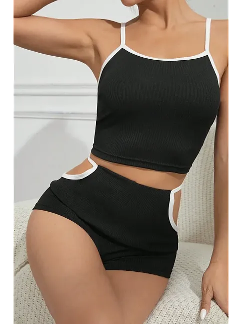 Kadın Siyah Beyaz Şortlu Cut-out Detaylı Gecelik Takımı – Modern, Konforlu Ve Günlük Kombinlere Uygun Kadın Siyah Beyaz Şortlu Cut-out Detaylı Gecelik Takımı – Modern, Konforlu Ve Günlük Kombinlere Uygun