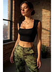 Kadın Siyah Kare Yaka Kalınlaşan Omuz Detaylı Crop Top Bluz Kadın Siyah Kare Yaka Kalınlaşan Omuz Detaylı Crop Top Bluz