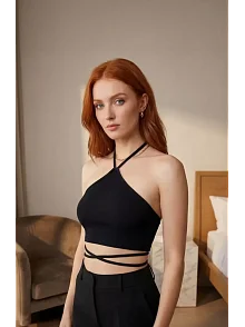 Kadın Siyah Sırtı Açık Boyundan Çapraz Bağlamalı Crop Top Bluz – Şık, Rahat Ve Kolay Kombinlenebilir
