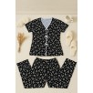 Kadın Siyah Beyaz Kalp Desenli Fiyonklu Kısa Kollu Pijama Takımı – Rahat, Şık ve 4 Mevsim Kullanım