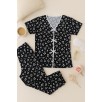 Kadın Siyah Beyaz Kalp Desenli Fiyonklu Kısa Kollu Pijama Takımı – Rahat, Şık ve 4 Mevsim Kullanım