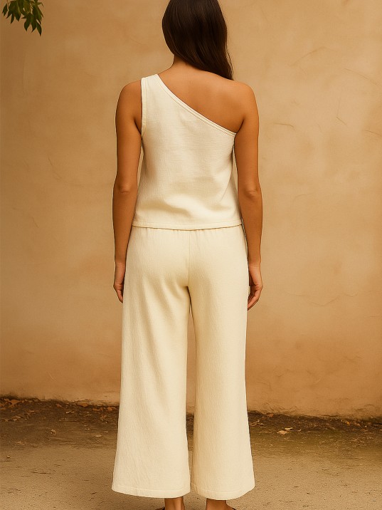 Kadın Beyaz Tek Omuzlu Şık Bluz & Geniş Paça Pantolon İkili Takım Kadın Beyaz Tek Omuzlu Şık Bluz & Geniş Paça Pantolon İkili Takım